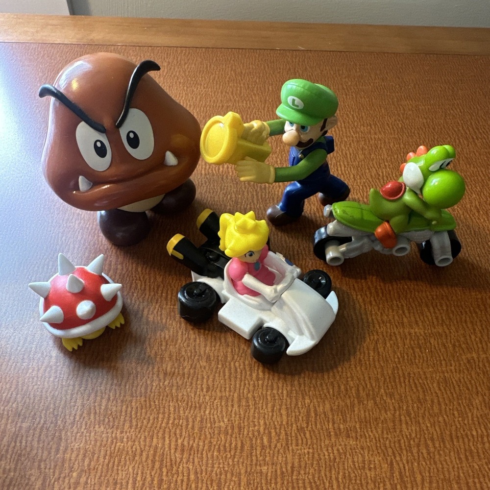 Mixed Lot Of Nintendo Super Mario Figures:‎ Goomba & Cheep Cheep With Other Toys
